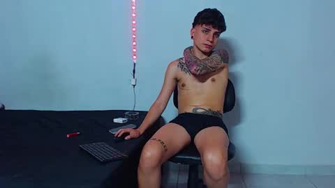 Mike IMDEPENDIENT MODEL online show from 10.05.25