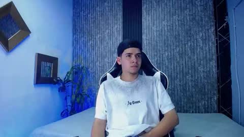 Mike 0233 online show from 10.16.25