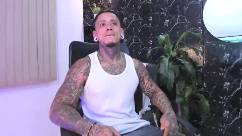 Snapshot of mike_jonness chatting on 10.31.25 M I K E online show from 10.31.25