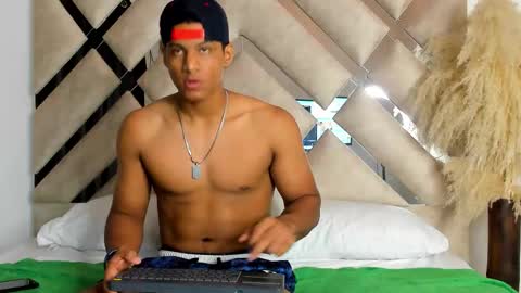 Snapshot of mike_pearl chatting on 10.14.25 mike_pearl online show from 10.14.25