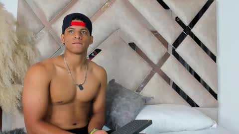 Snapshot of mike_pearl chatting on 10.15.25 mike_pearl online show from 10.15.25