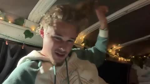 Snapshot of mike_sunn chatting on 09.24.25 Mike online show from 09.24.25