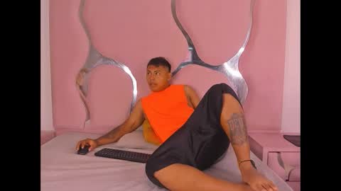 Snapshot of mikeandmoonasm chatting on 10.21.25 mikeandmoonasm online show from 10.21.25