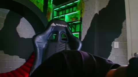 Snapshot of mikeblare chatting on 01.06.25 Mike Blare online show from 01.06.25