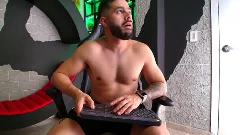 Snapshot of mikeblare chatting on 01.09.25 Mike Blare online show from 01.09.25