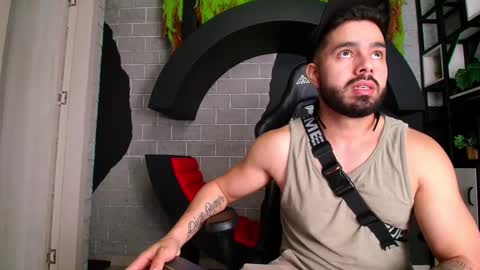 Snapshot of mikeblare chatting on 01.11.25 Mike Blare online show from 01.11.25