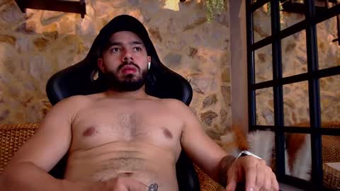 Snapshot of mikeblare chatting on 01.13.25 Mike Blare online show from 01.13.25