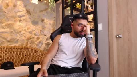 Snapshot of mikeblare chatting on 01.18.25 Mike Blare online show from 01.18.25