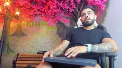 Snapshot of mikeblare chatting on 01.21.25 Mike Blare online show from 01.21.25