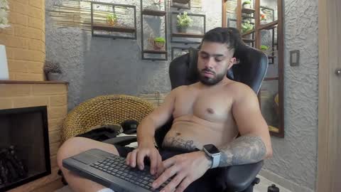 Snapshot of mikeblare chatting on 01.31.25 Mike Blare online show from 01.31.25