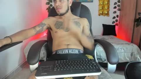 mikee_scooth online show from 02.12.25
