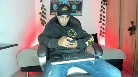 mikee_scooth online show from 03.03.25