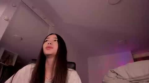 VIOLETAMIKE online show from 10.17.25