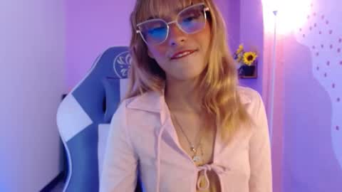 Snapshot of mikka_ela chatting on 09.10.25 Mikka 3 online show from 09.10.25