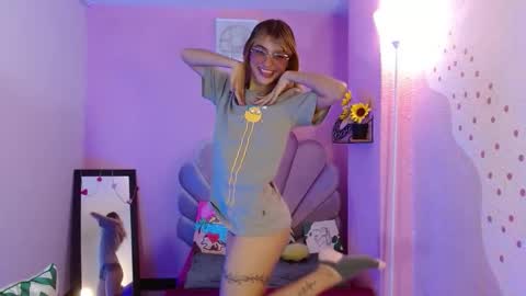 Snapshot of mikka_ela chatting on 09.24.25 Mikka 3 online show from 09.24.25