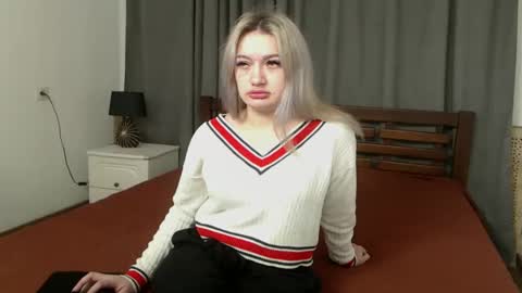 MikkiShows online show from 03.10.25