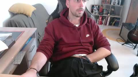 Snapshot of mikmik91 chatting on 02.26.26 mikmik91 online show from 02.26.26