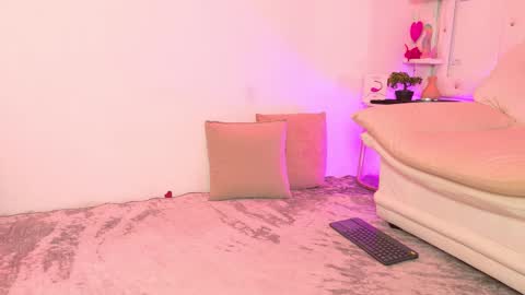 Snapshot of mikoto_urab chatting on 09.18.25 Mikoto Urb online show from 09.18.25