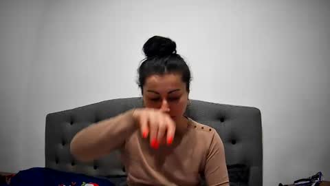 Mikyloveu online show from 12.14.24