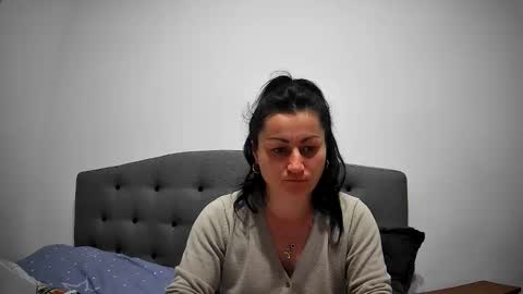 Mikyloveu online show from 02.12.25