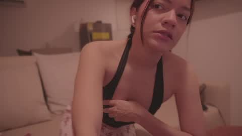 mila_1 online show from 10.26.25