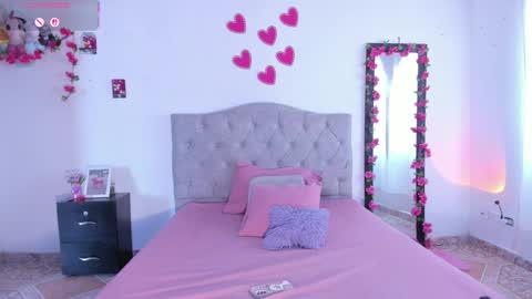 Snapshot of mila_1wood chatting on 09.19.25 mila_1wood online show from 09.19.25