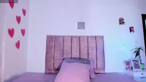 Snapshot of mila_1wood chatting on 09.26.25 mila_1wood online show from 09.26.25