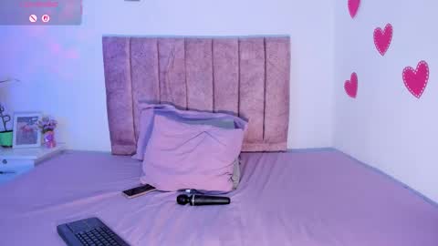 Snapshot of mila_1wood chatting on 09.29.25 mila_1wood online show from 09.29.25