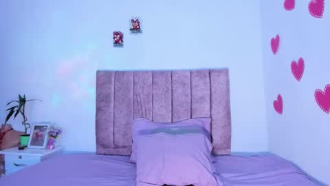 Snapshot of mila_1wood chatting on 10.07.25 mila_1wood online show from 10.07.25