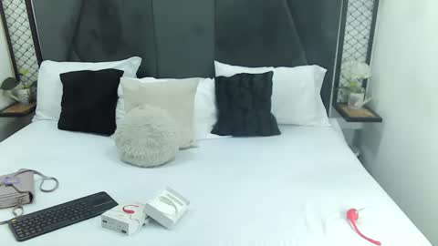 mila_adamss online show from 12.18.24