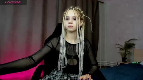 mila_kinor online show from 12.26.24