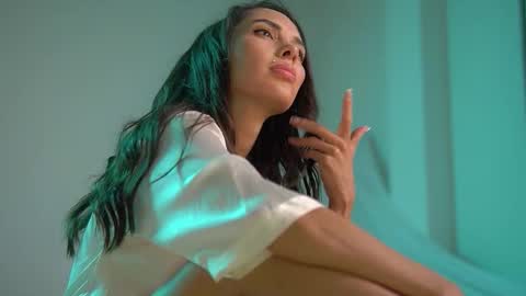 mila may  online show from 10.26.25