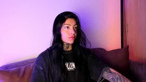     online show from 11.05.25