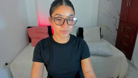 Snapshot of mila_rose1 chatting on 06.15.26 martina online show from 06.15.26