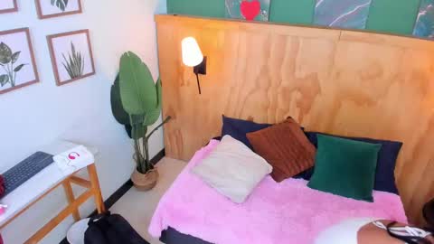 Snapshot of mila_samy chatting on 10.01.25 Mila and samy online show from 10.01.25