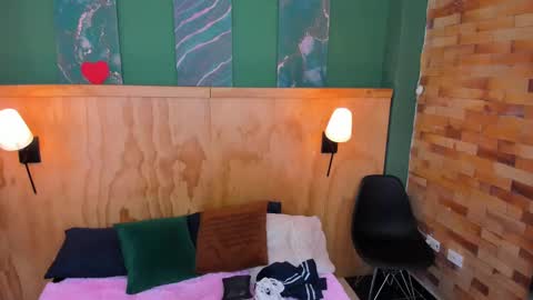 Snapshot of mila_samy chatting on 10.08.25 Mila and samy online show from 10.08.25