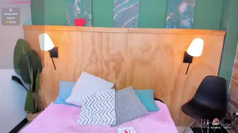 Snapshot of mila_samy chatting on 11.04.25 Mila and samy online show from 11.04.25