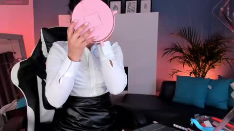 Snapshot of mila_shay chatting on 10.29.25 Mila online show from 10.29.25