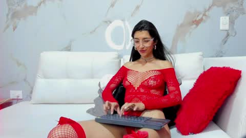          online show from 02.05.25