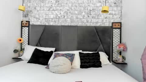 Snapshot of milaaadams chatting on 09.26.25 mila online show from 09.26.25