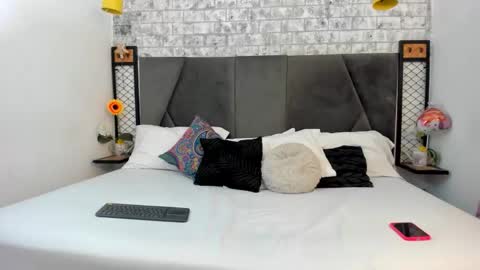 Snapshot of milaaadams chatting on 10.18.25 mila online show from 10.18.25