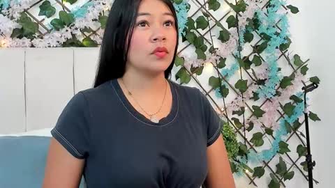 Snapshot of milaaadams chatting on 10.23.25 mila online show from 10.23.25