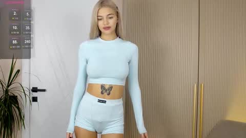 Mila and u can call me sweet bunny online show from 10.17.25