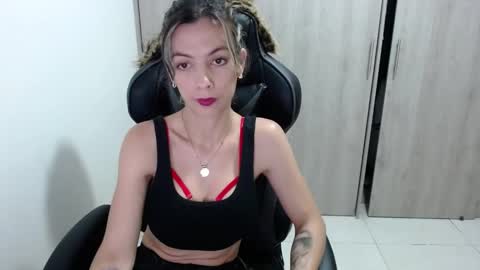 milacoxx8819 online show from 02.17.25