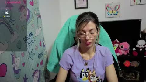 Snapshot of milacoxx8819 chatting on 09.25.25 milacoxx8819 online show from 09.25.25