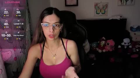 Snapshot of milacoxx8819 chatting on 09.26.25 milacoxx8819 online show from 09.26.25