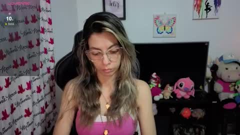 Snapshot of milacoxx8819 chatting on 10.02.25 milacoxx8819 online show from 10.02.25