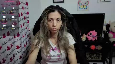 Snapshot of milacoxx8819 chatting on 10.04.25 milacoxx8819 online show from 10.04.25