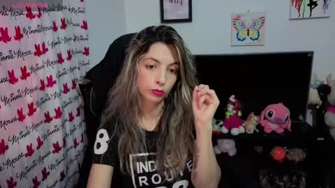 Snapshot of milacoxx8819 chatting on 10.04.25 milacoxx8819 online show from 10.04.25