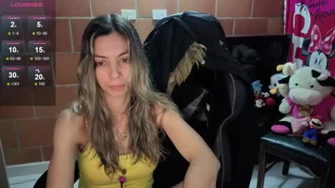 Snapshot of milacoxx8819 chatting on 10.06.25 milacoxx8819 online show from 10.06.25